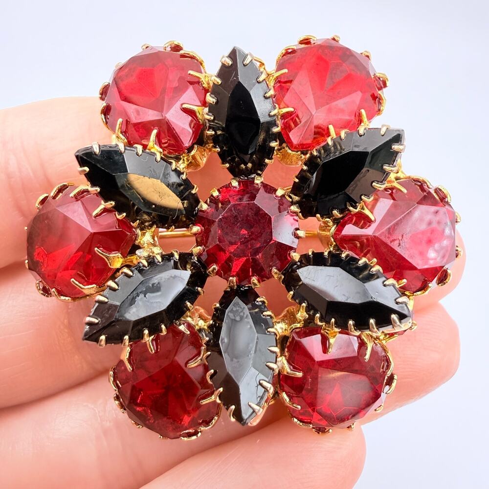 Vintage Large Red Black Faceted Glass Rhinestone Flower Brooch Gold Tone Pin